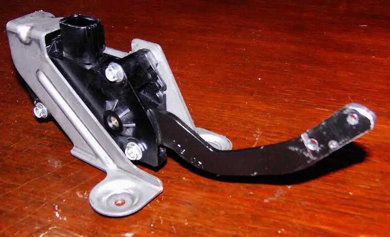 03-Pedal_Modified.jpg