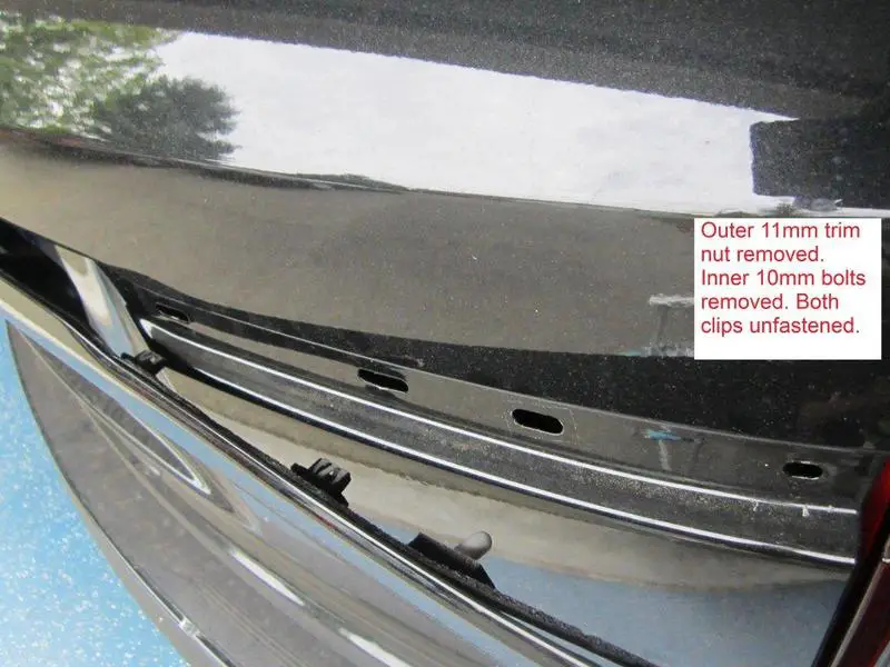 06LiftgateTrimPartialRemoved.jpg