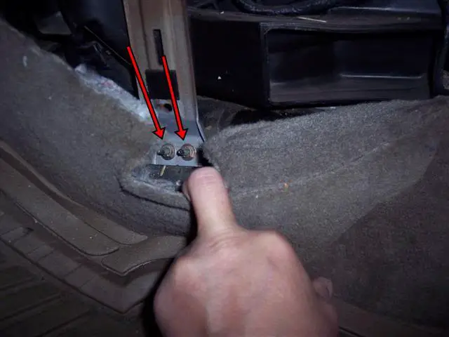 10aInstall2bottomnuts.jpg