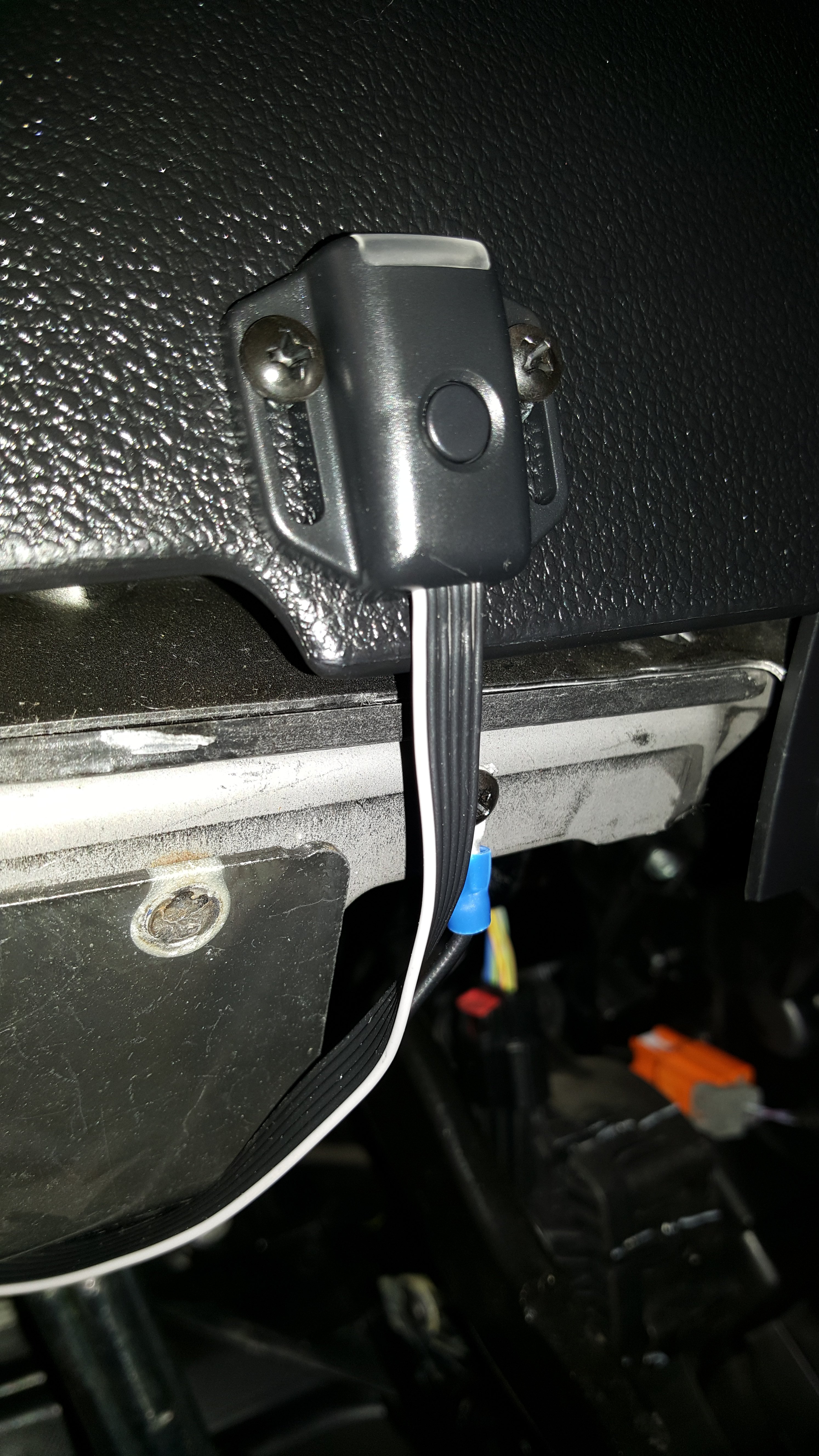 16 Explorer possible valet switch.JPG