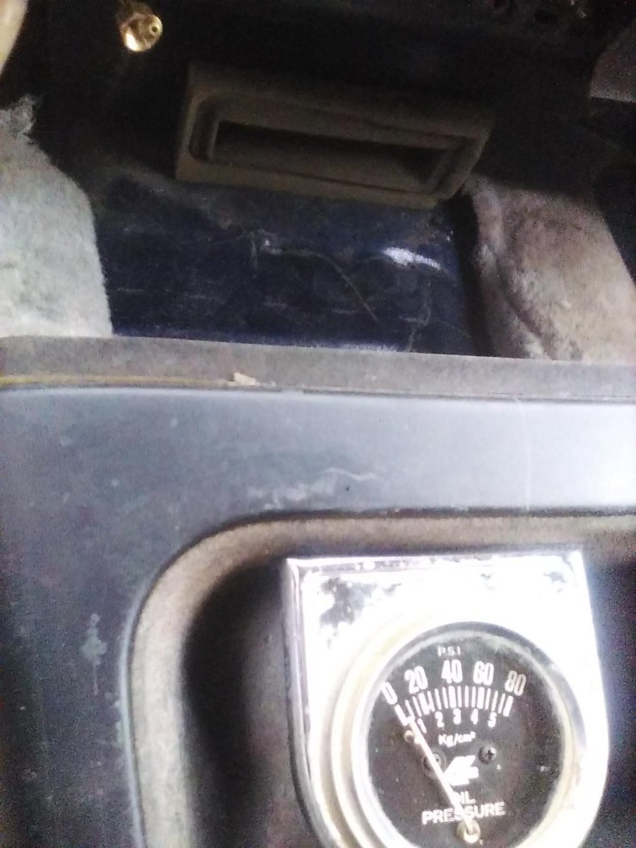 1997mm console & oil gauge 02.jpg