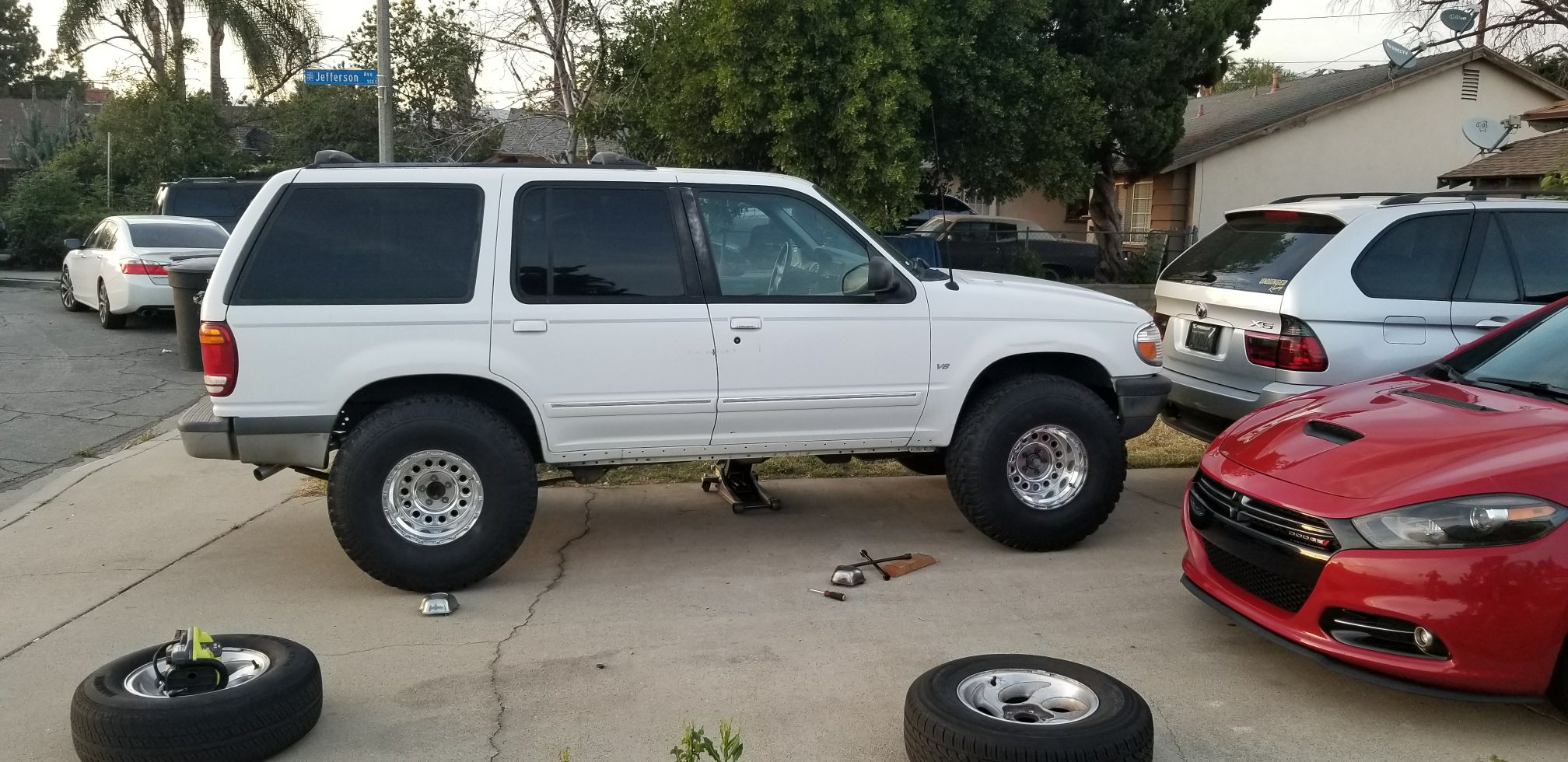 1998 Explorer with 35's mocked up.jpeg