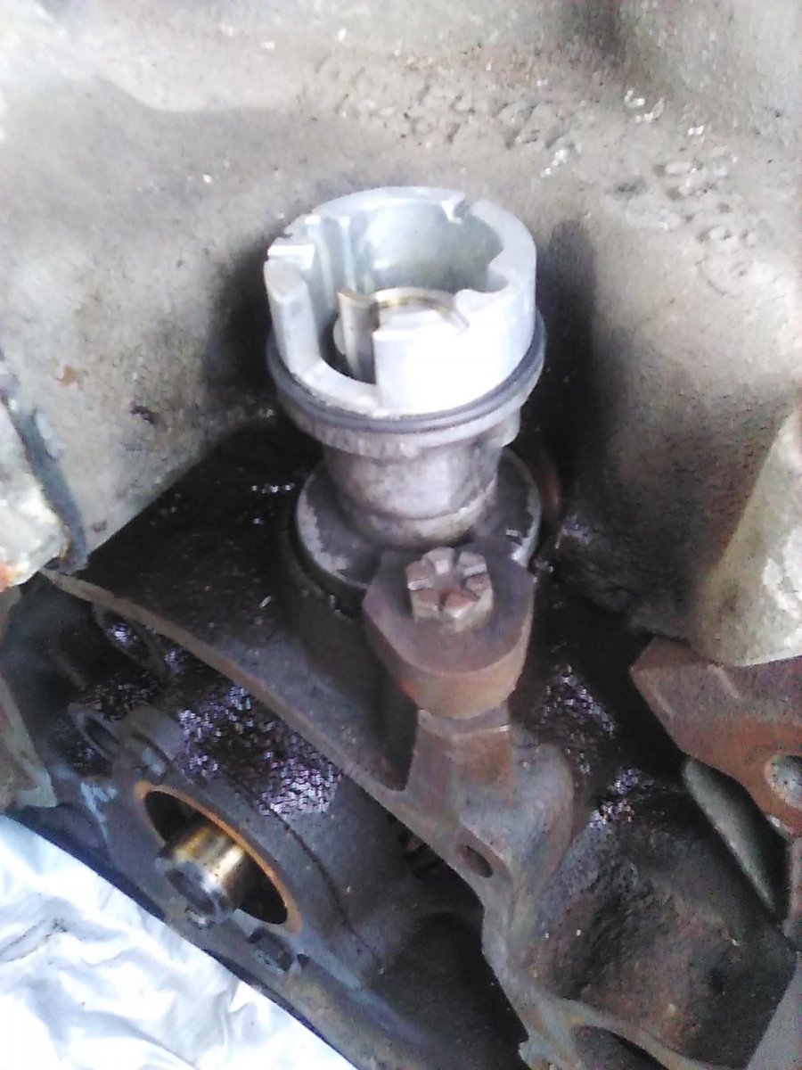 1999 camshaft pos sensor aligned.jpg