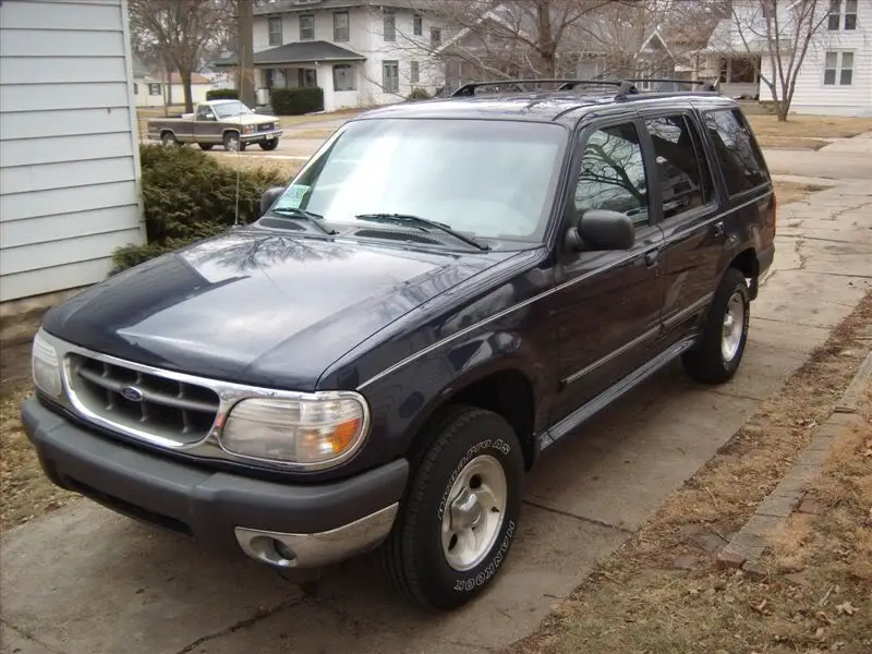 1999Explorer4x4001.jpg