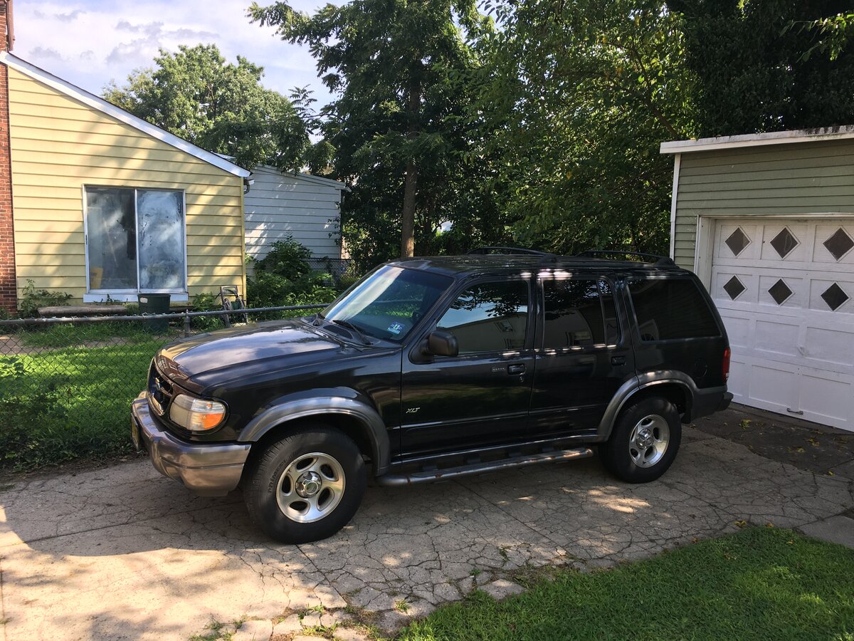 1A 2000 Explorer Picture.JPG
