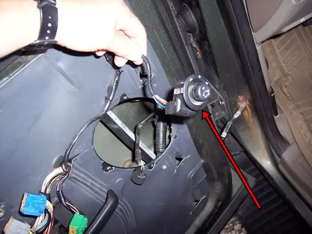 1gDRIVERONLY-PlugMirrorSwitchIntoConnector.jpg