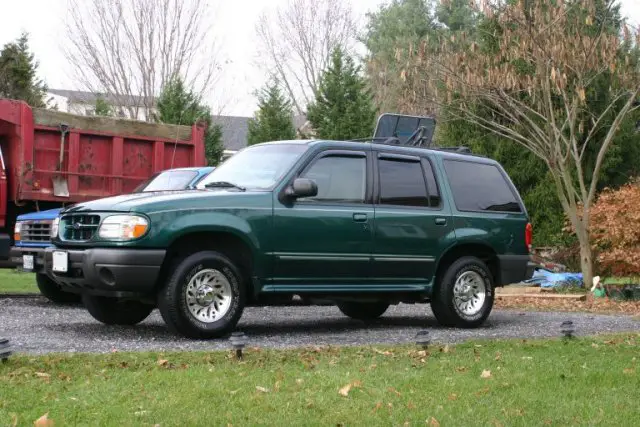 2000 Explorer_11-04_ 002small 75per.jpg