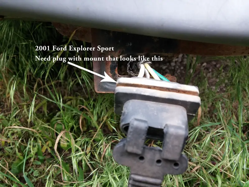 2001ExplorerTowPlug1.jpg