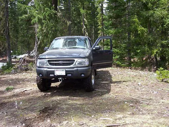 201228-The_rescuer_sitting_on_dry_ground.jpg