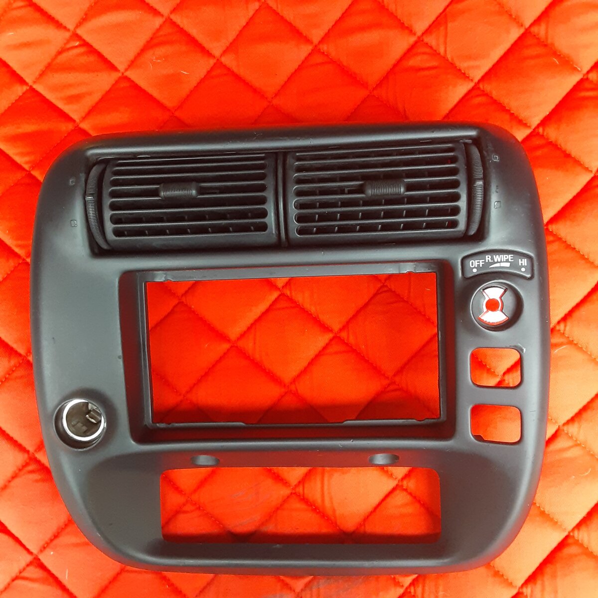 2WDexplorerdashbezel001.jpg