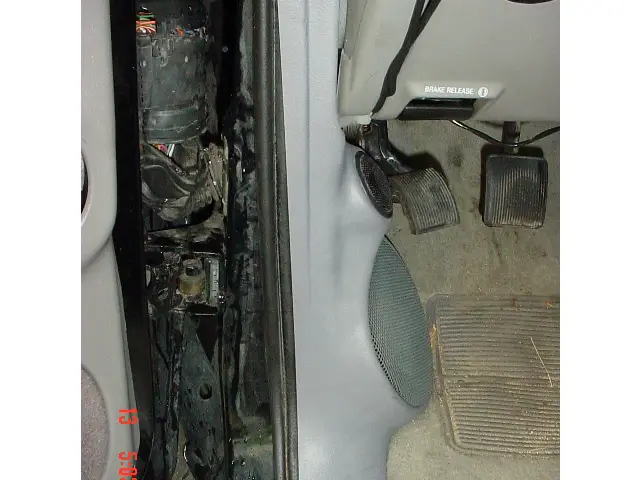 3661driver_kickpanel_-_ebrake.jpg