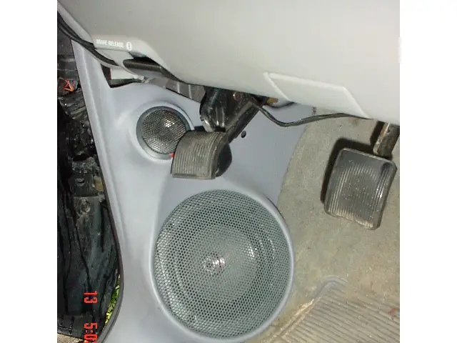 3661driver_side_kickpanel.jpg
