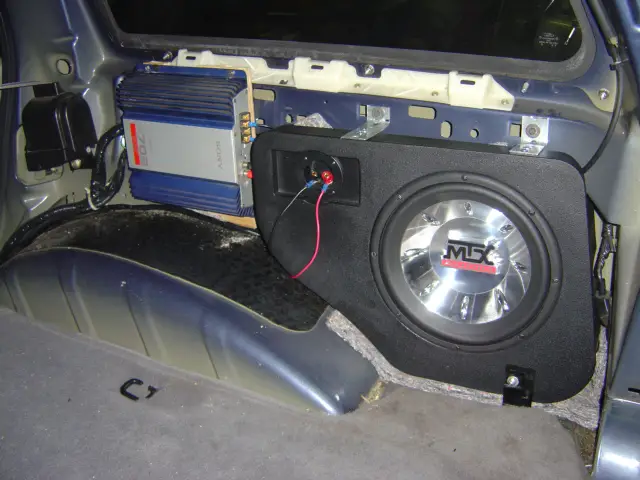 4 door sub and amp.JPG