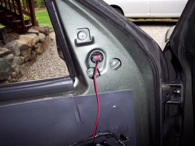 4bFeedWireThruConnectorOpening.jpg