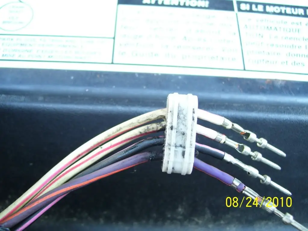 4pinsleftonharness.jpg