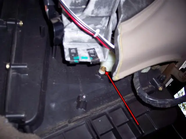 6fRemovebottomrearscrew.jpg