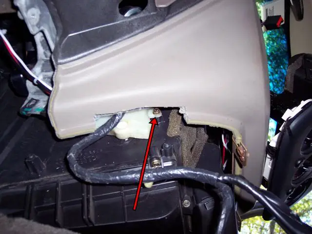 6lViewofcutdashtorevealscrew.jpg