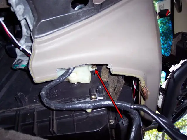 6mRemovebottomfrontscrew.jpg