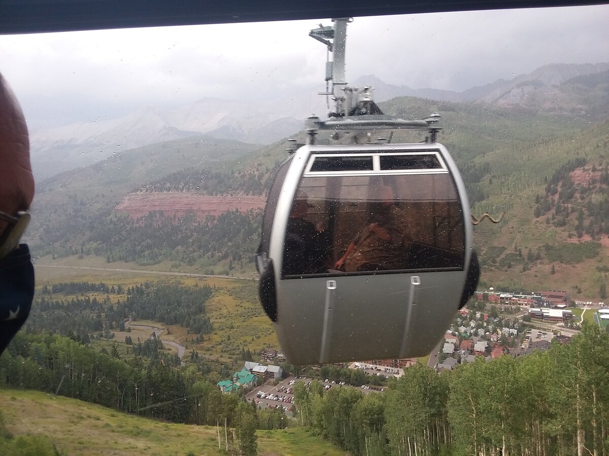 9 passing another gondola.jpg