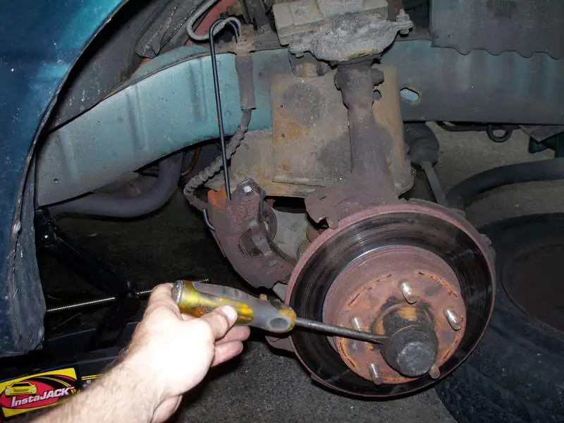A_wheel_nut_pulls_the_stud_into_position_.jpg