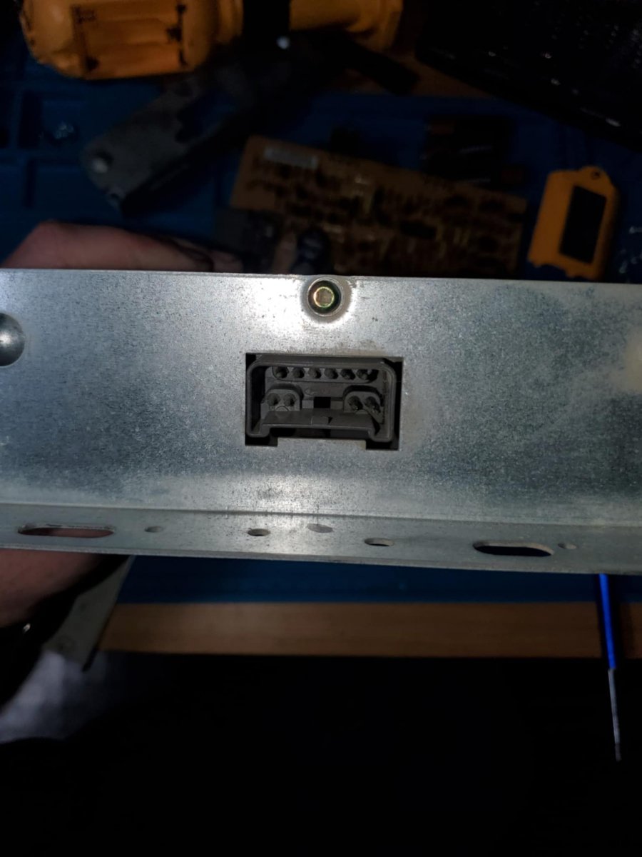 Amp2_Intact_PlugsSide2.jpg