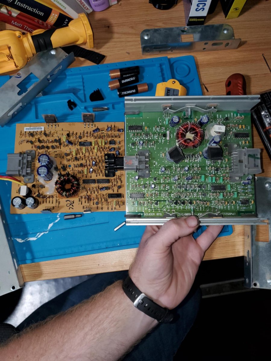 Amp2_Opened_ComparisonWithOldAmp.jpg
