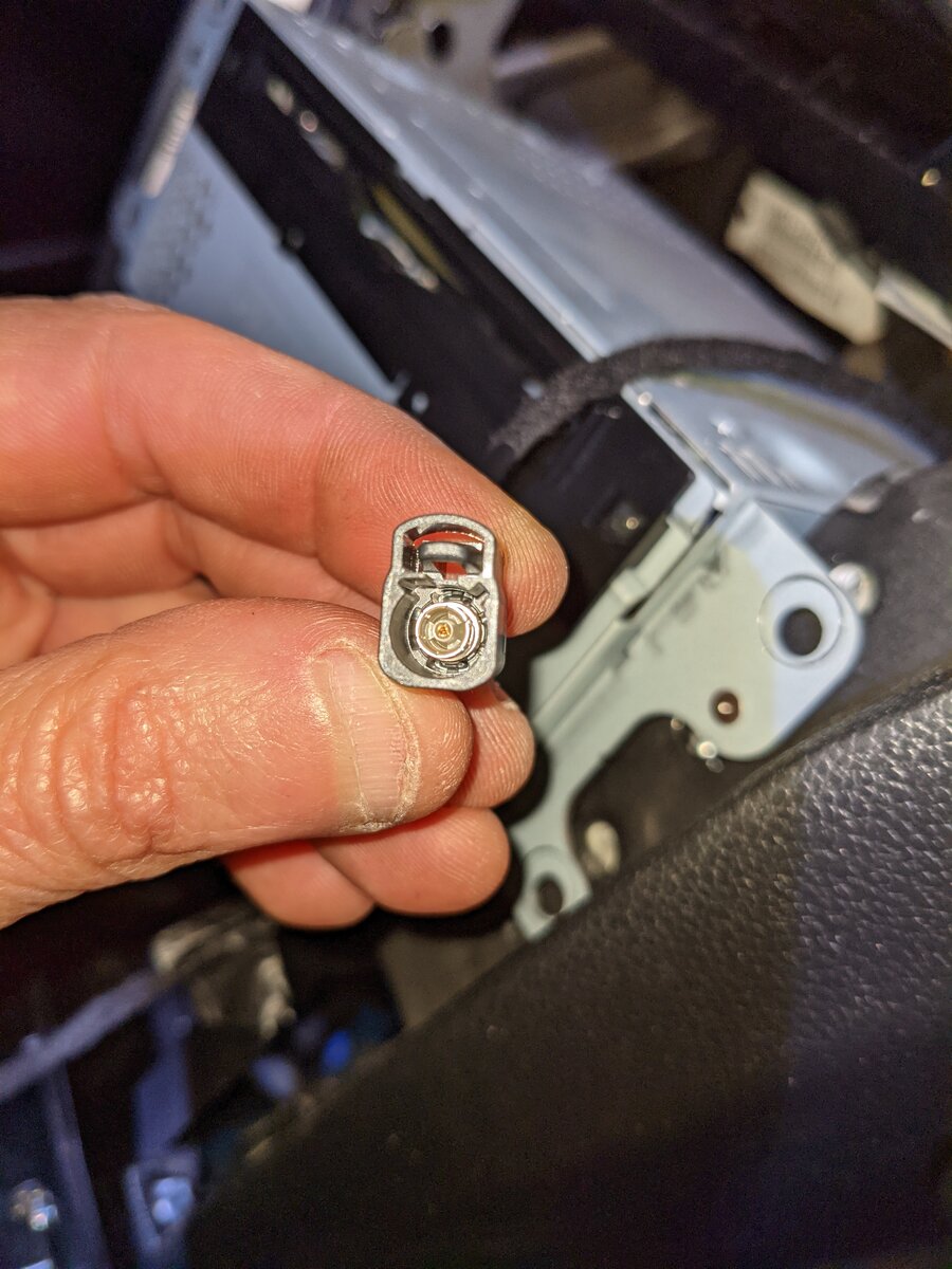 antenna connector front.jpg