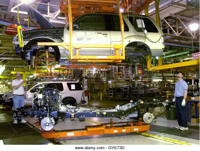 ay-down-the-assembly-line-at-fords-st-louis-h0e6mp.jpg