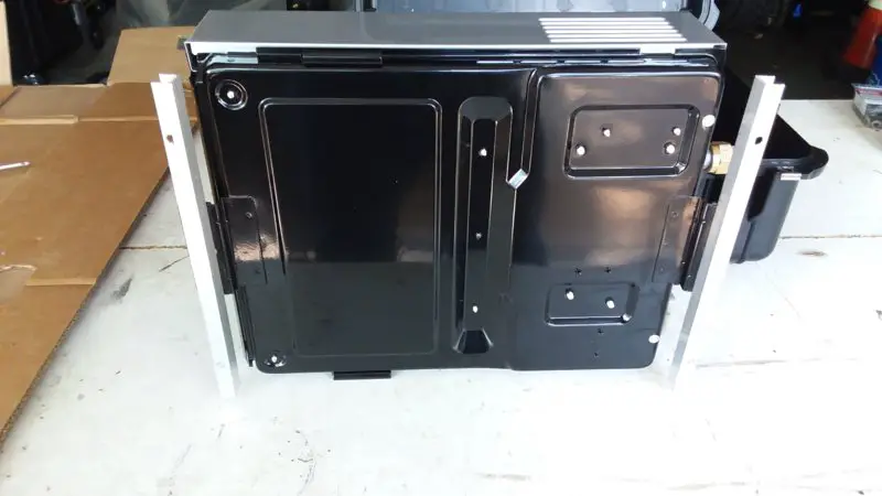 Backside showing bottom mounts.jpg