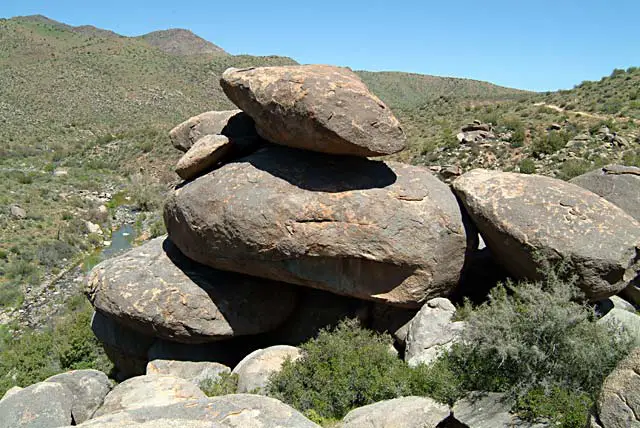 boulders2.jpg