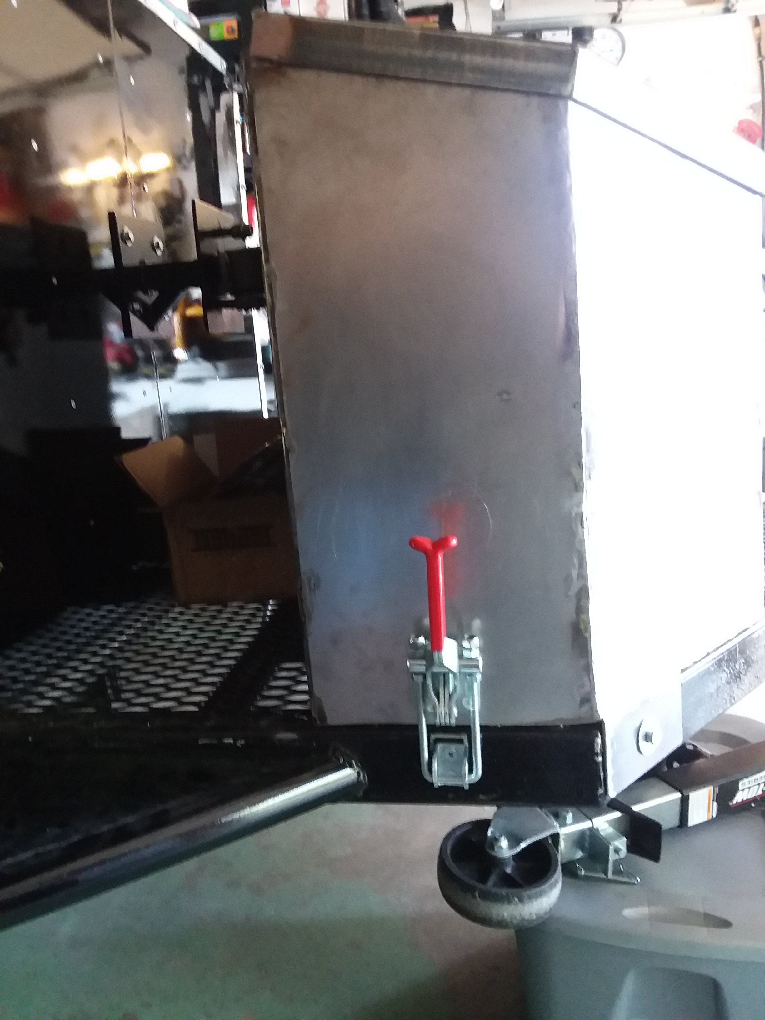 box fulcrum latch on.jpg
