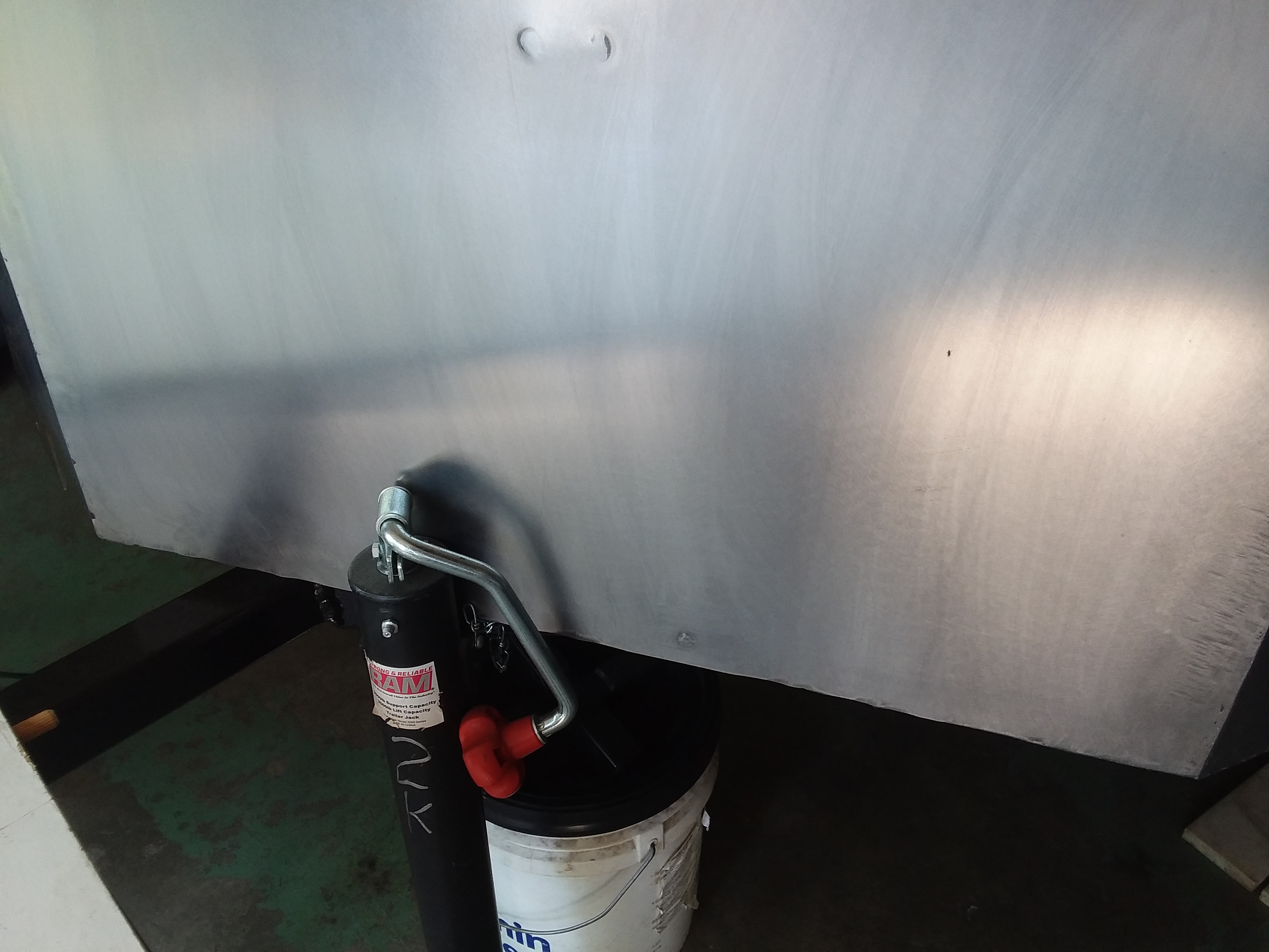 box on pivot stop on jack.jpg