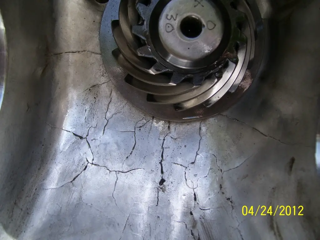 d35cracks1.jpg