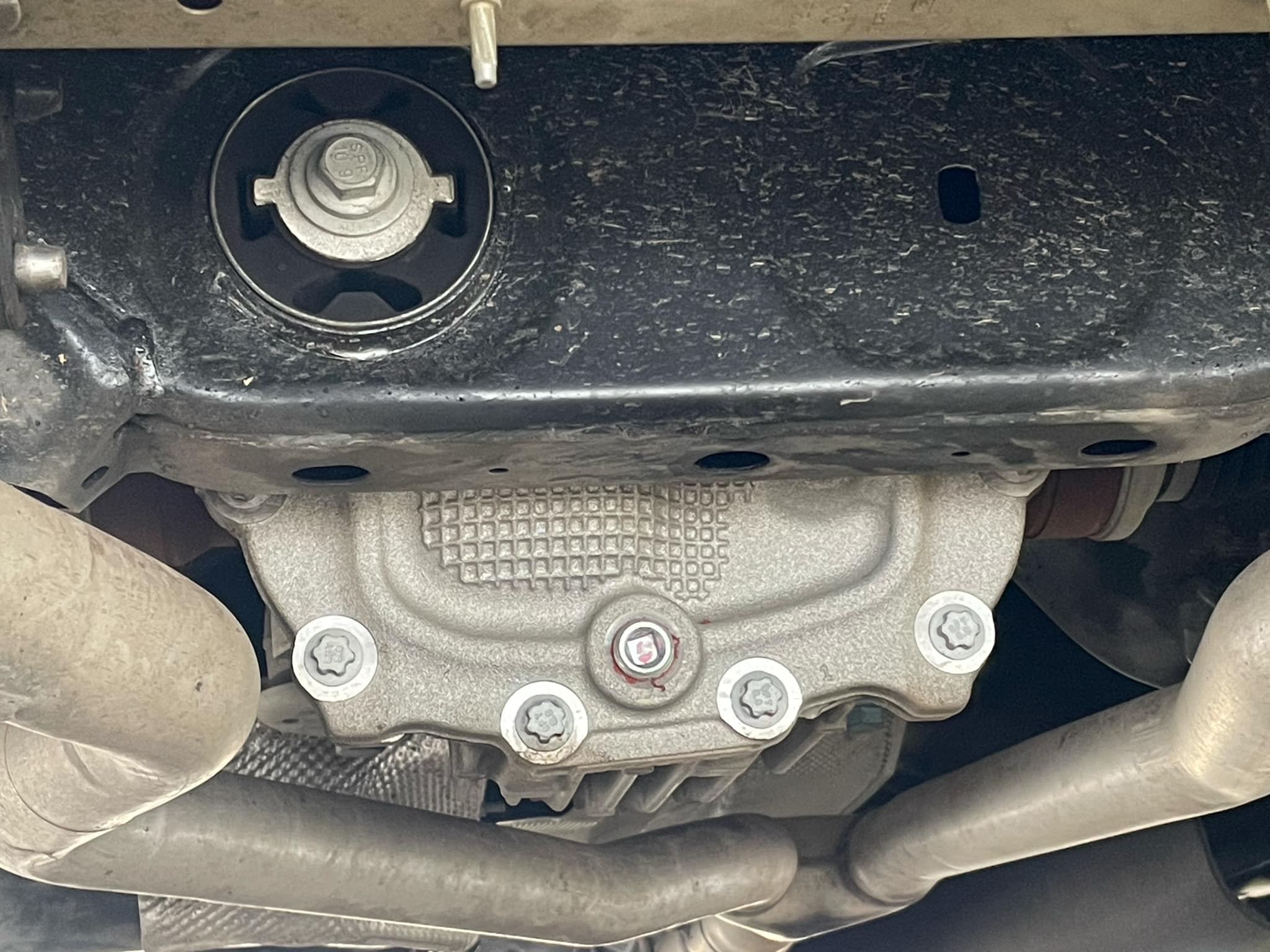 Differential Mouting Bolts.jpg