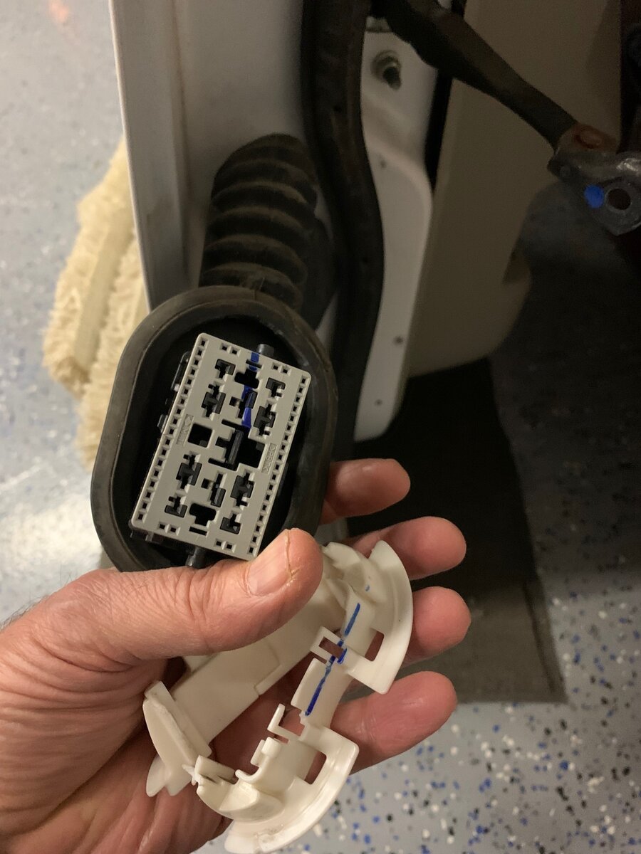 Door electrical connector2.jpg