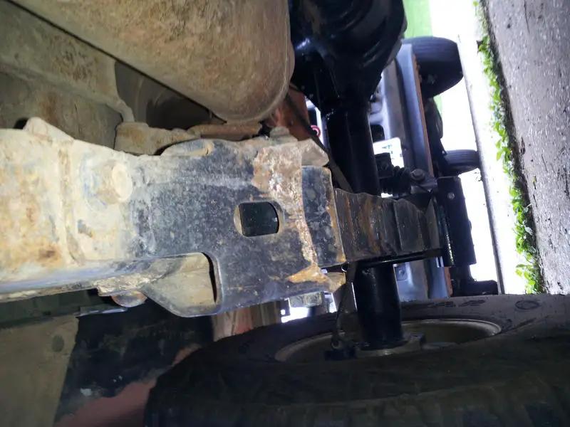 dr side front leaf hanger.jpg