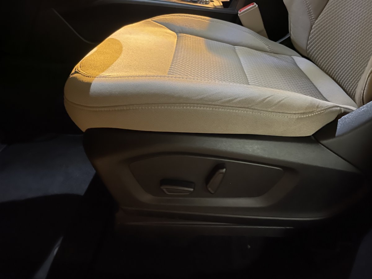 drivers seat 2 IMG_2293.jpg