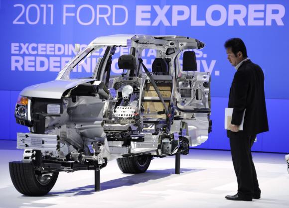 er-on-display-at-the-LA-Auto-Show-in-Los-Angeles_1.jpg
