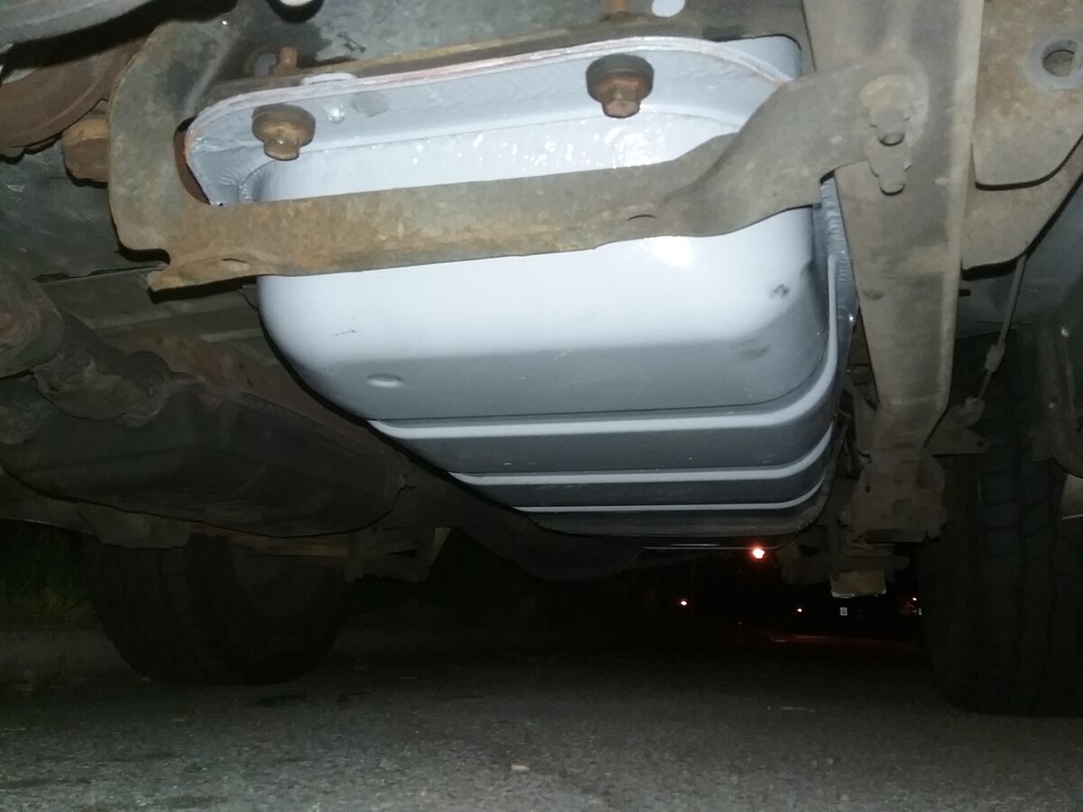 Exploder-gas-tank.jpg
