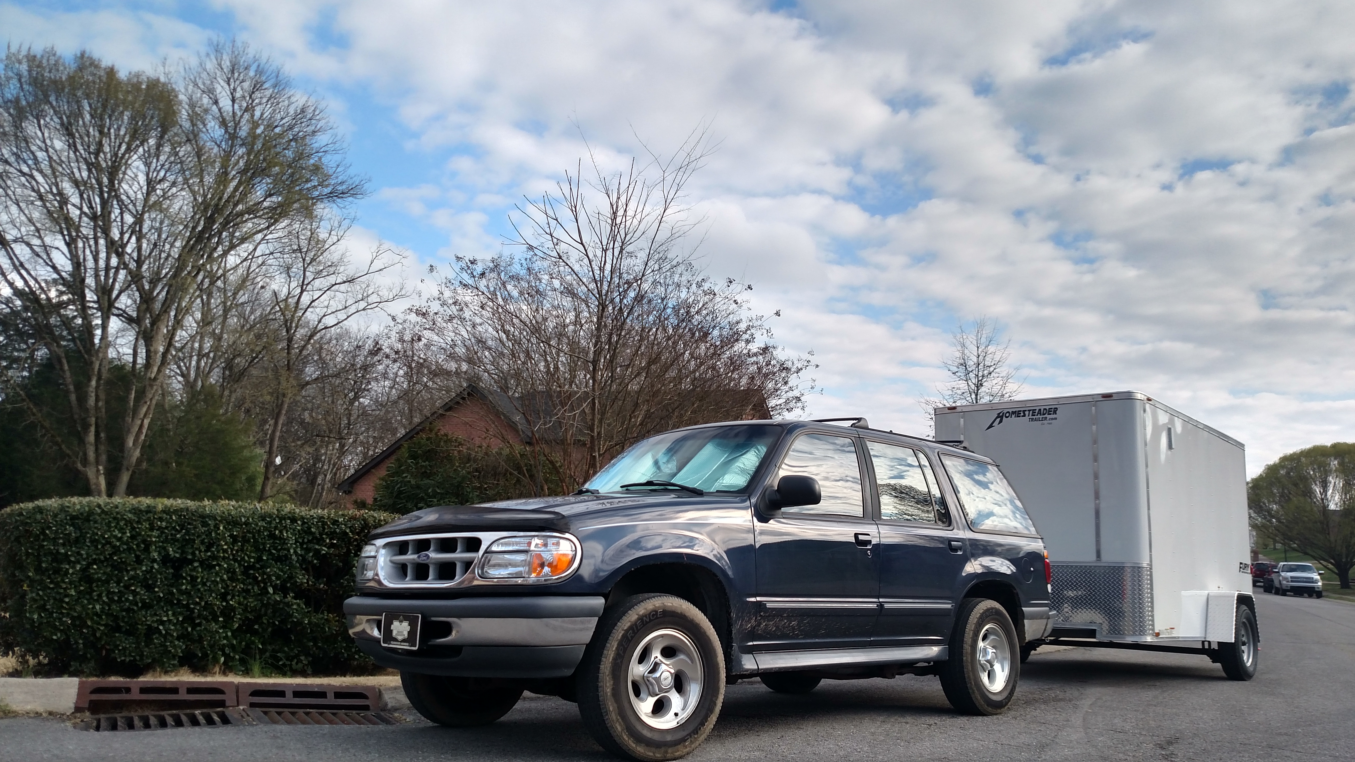 Explorer_towing.jpg