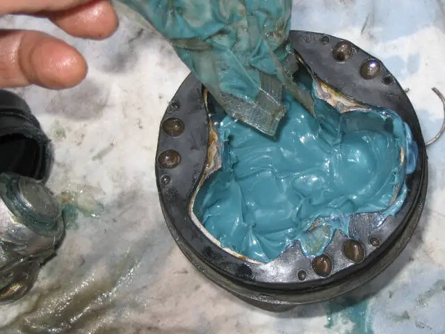 fillcupwithgrease.jpg