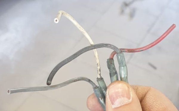 fog light wires.jpg