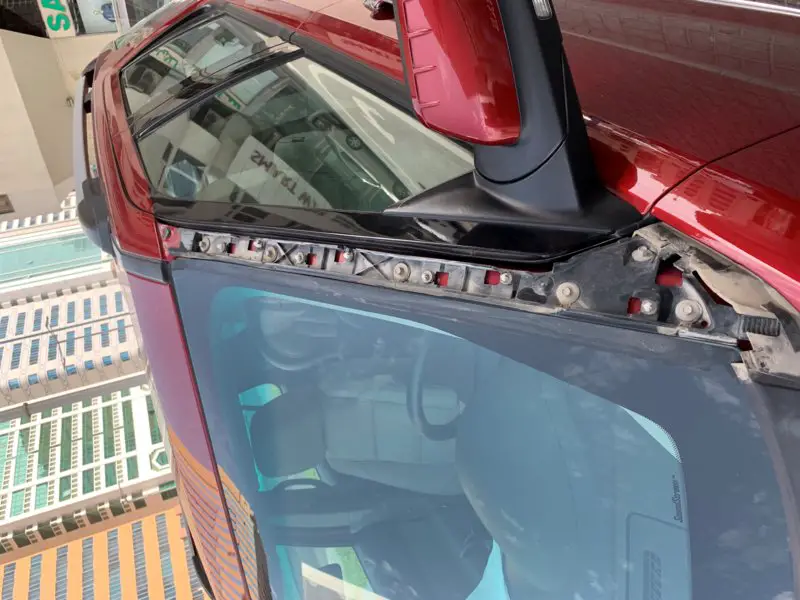 ford windshield moulding problem.jpg