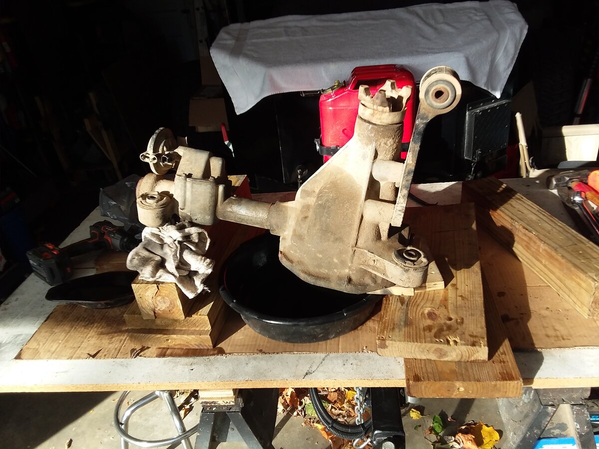 Front Diff draining.jpg