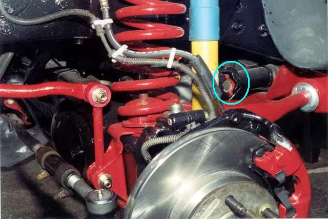 Front_Drive_shaft_U-joint_location.jpg