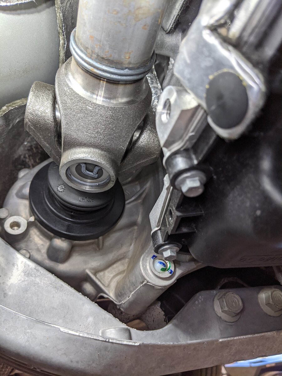 front_driveshaft_ujoint.jpg