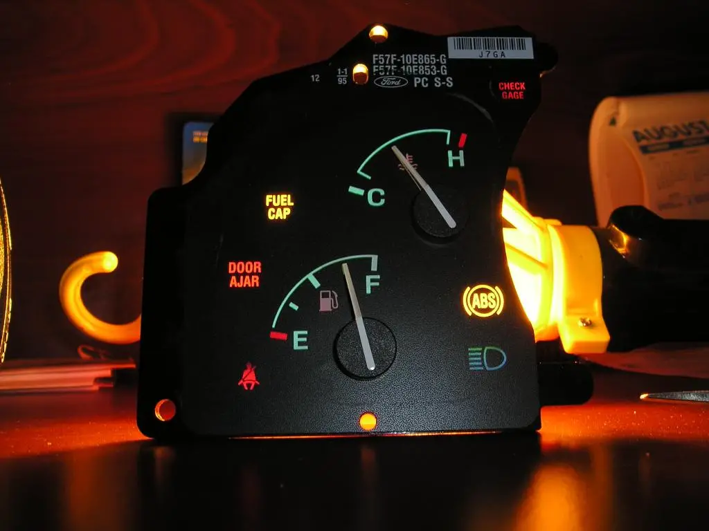 FuelCaplight_zps078779a9.jpg