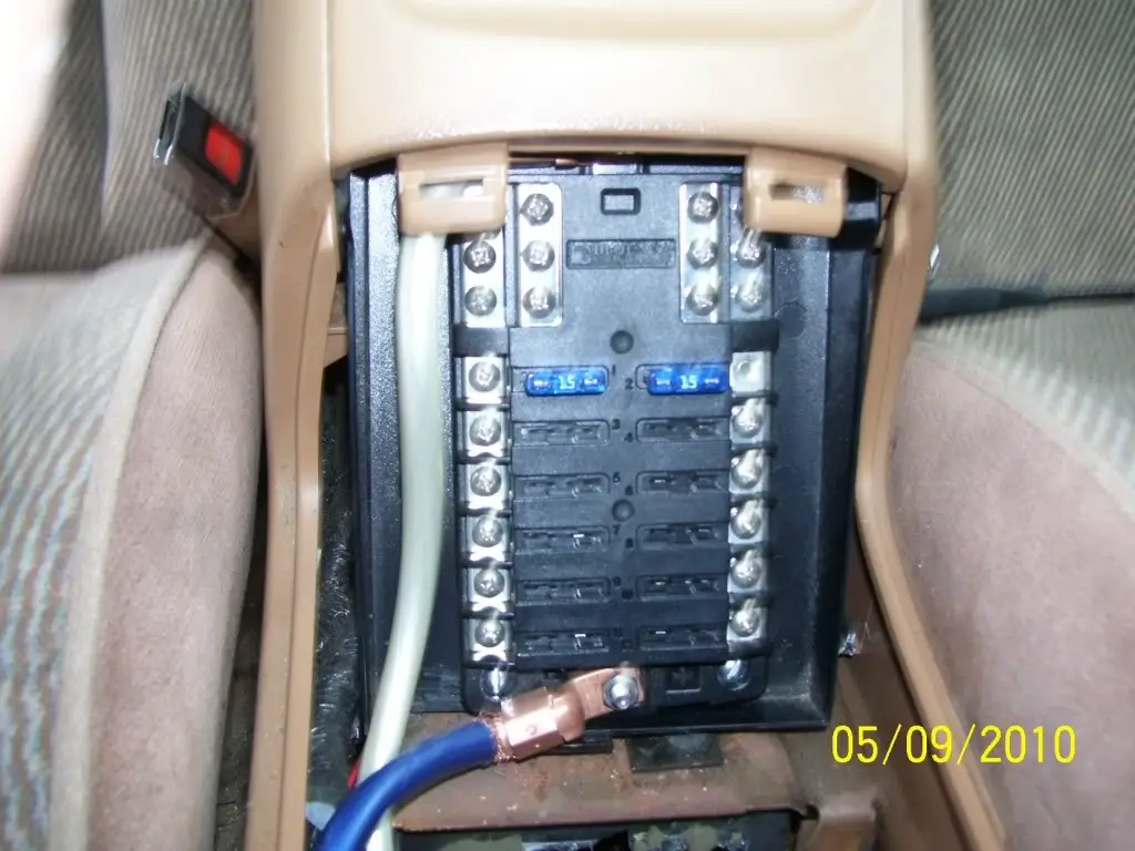fuseblockinstalled2.jpg