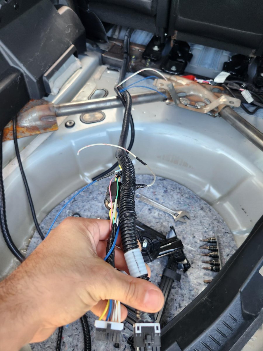 Harness Says Pathfinder output  - Runs out drivers side firewall.jpg