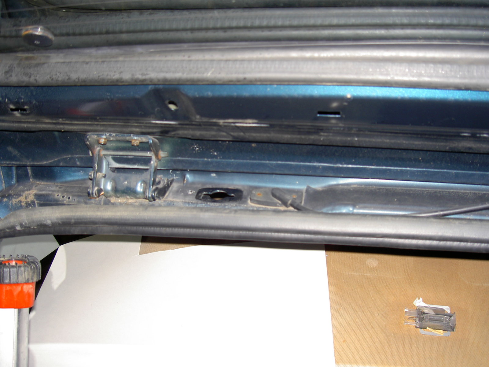 Hatch connector & hinge.jpg